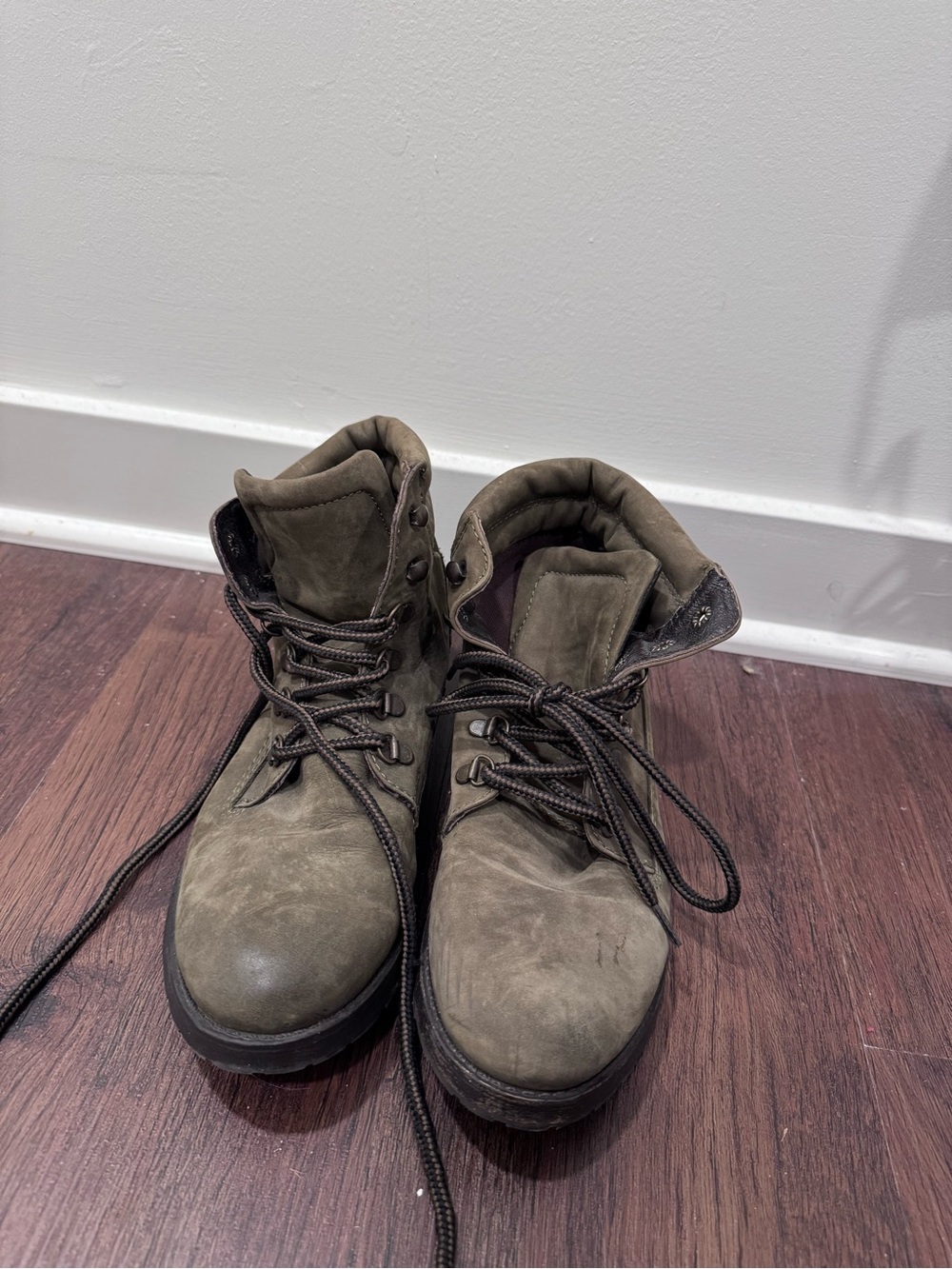 Steve Madden Olive boots
